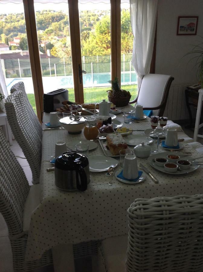 Bed & Breakfast Les Lillas Saint-Jeannet (Alpes-Maritimes) Exterior foto